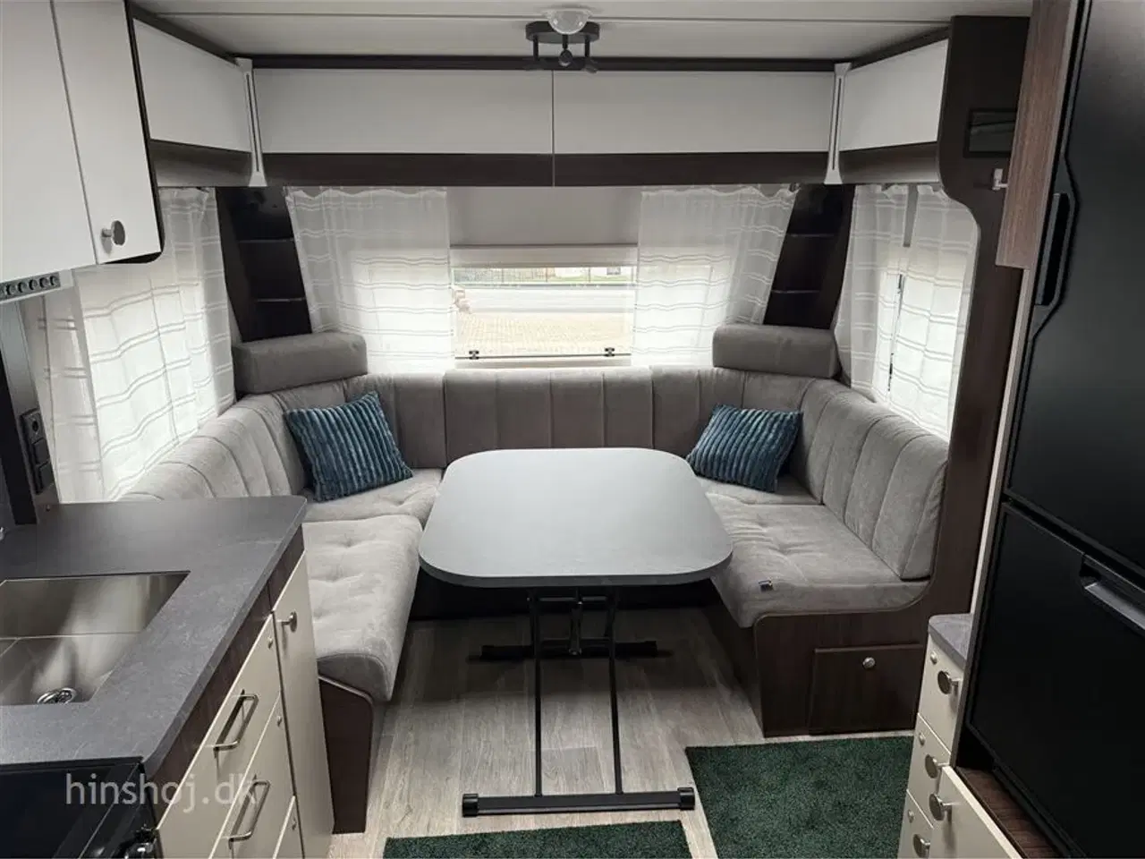 Billede 4 - 2025 - Polar Blueline 520 FD Lækker luksus vintervogn med dobbeltseng, rundsiddegruppe fra Hinshøj Caravan
