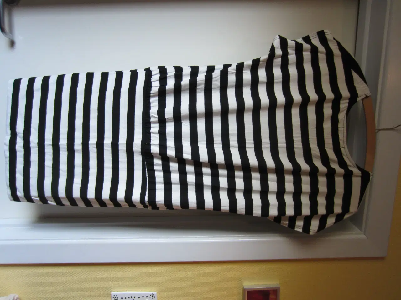 Billede 3 - Stribet kjole fra Sisters Point i str. S