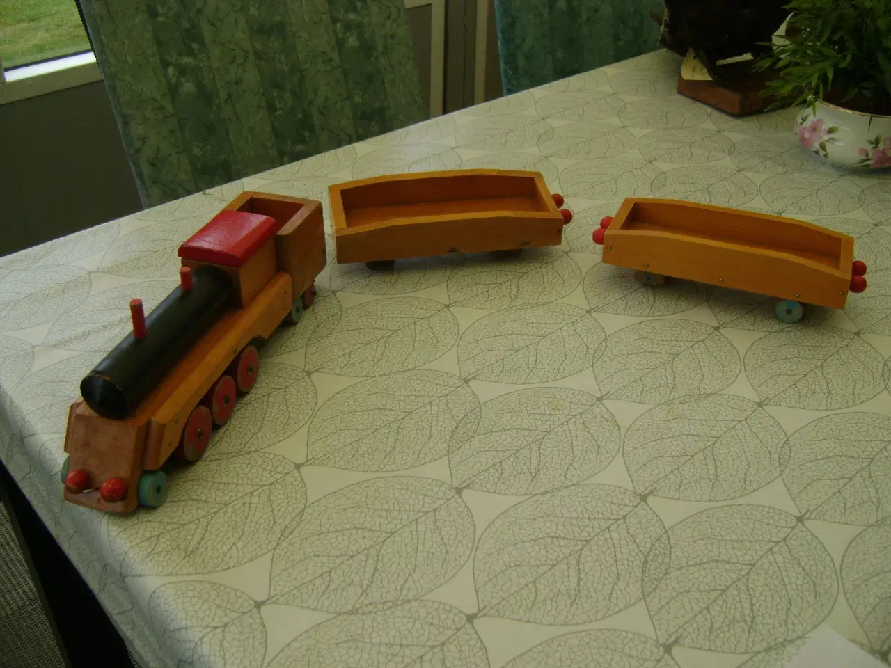 Billede 1 - Modeltog Træ Lokomotiv