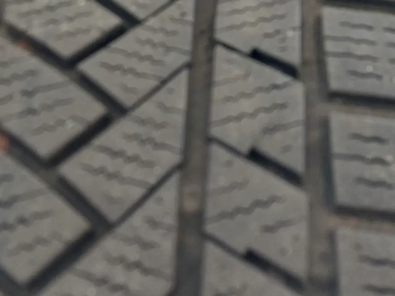 Billede 2 - Ved hurtig handel 2.500 kr. Vinterdæk på alufælge