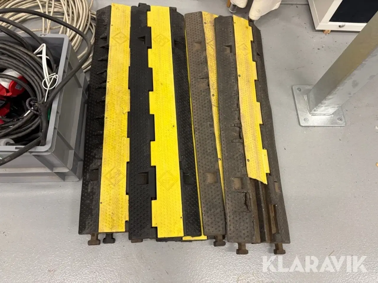 Billede 3 - Overkørsler, kabler og led lampe