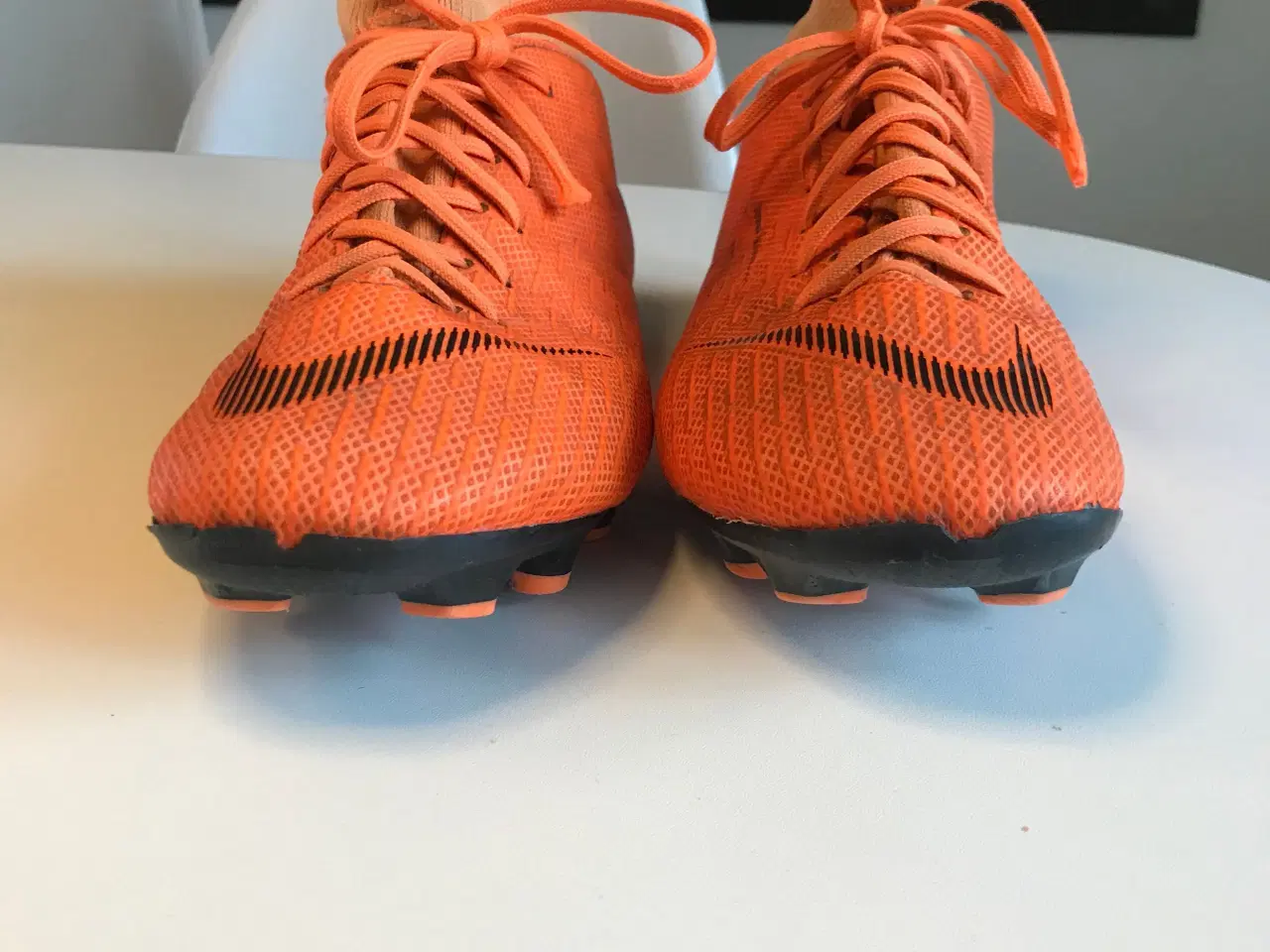 Billede 2 - Orange Nike fodboldstøvler str 36,5