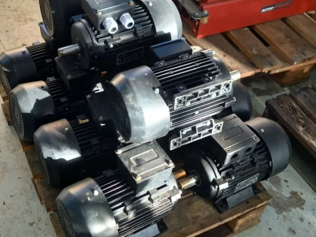 Billede 2 - Motor Fabrika 3-faset El motor 2,8 KW ( palle med 11 stk. )