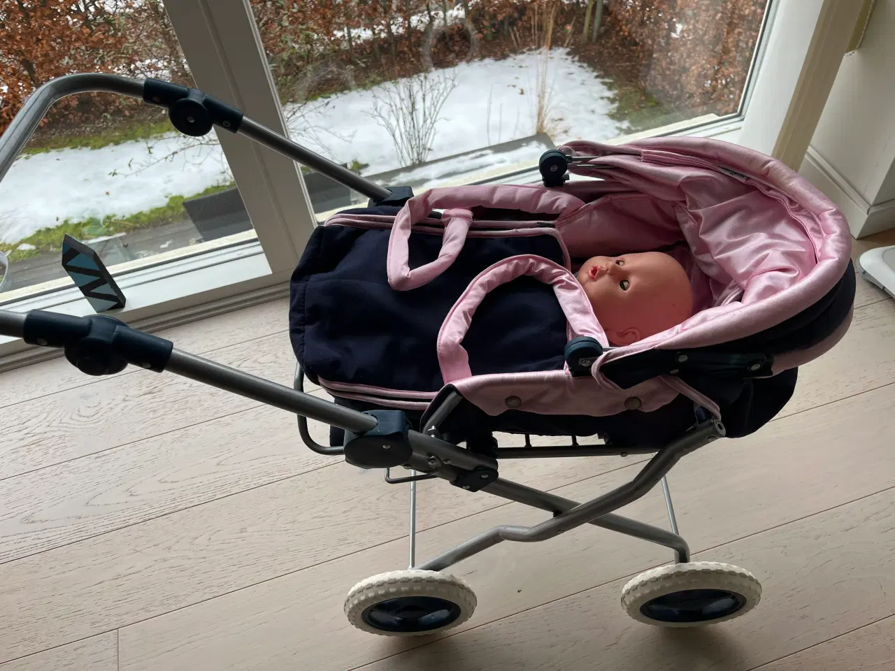 Billede 1 - Sød dukkevogn i mørkeblå/lyserød