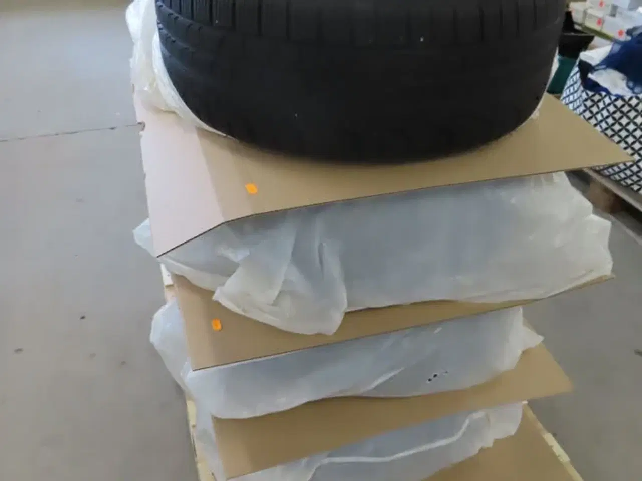 Billede 2 - BMW fælge med PIRELLI vinterdæk til BMW M5