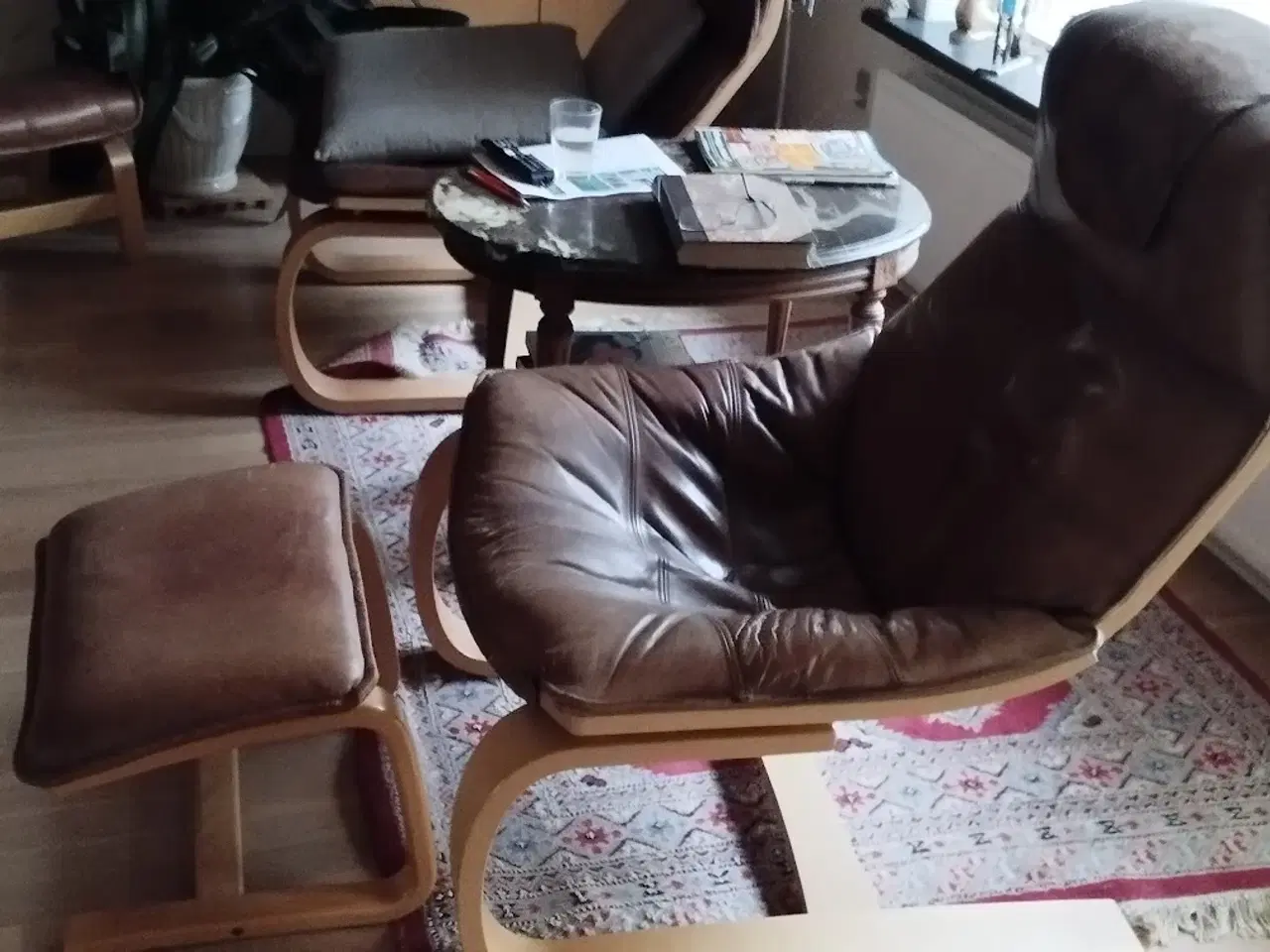 Billede 2 - 2 ens okselæderbetrukne lænestole