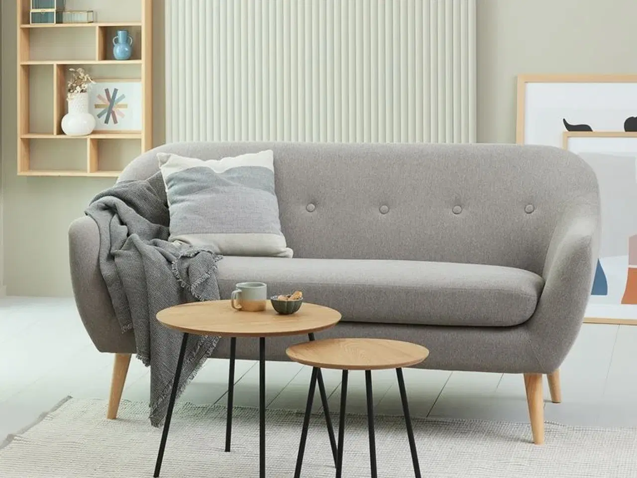Billede 3 - Sofa EGEDAL 2,5-pers. Lysegråt stof, fra Jysk.
