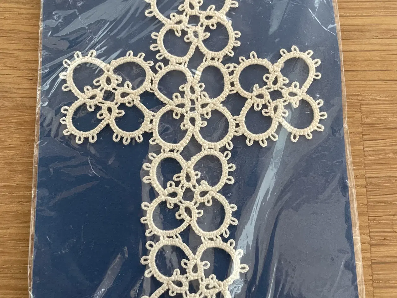 Billede 5 - Orkerede og kniplede små kors