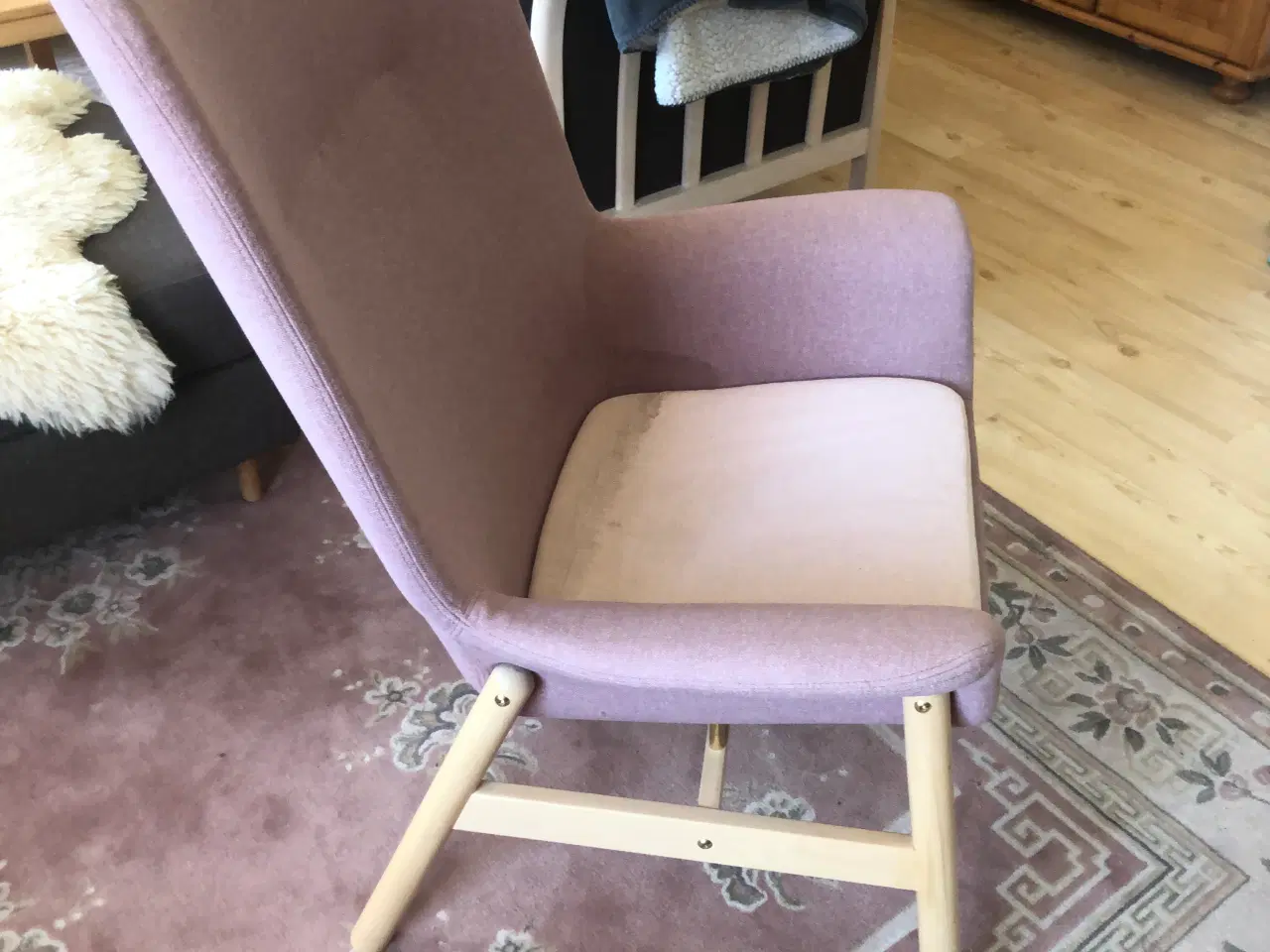 Billede 2 - Flot gl. rosa stol som er i fin stand.