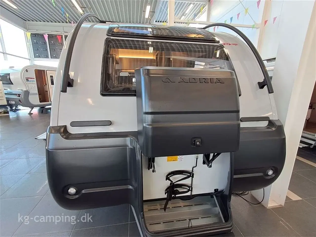 Billede 18 - 2026 - Adria Action 391 LH Sport   2026 Nyhed - Action 391 LH SPORTS med TRUMA Combi 4 E og lyst hyndestof