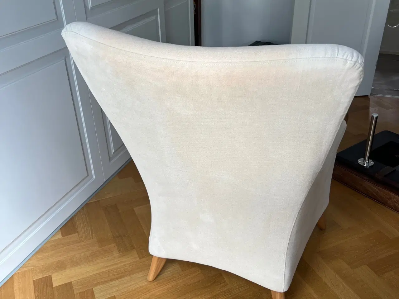 Billede 5 - 4 Nielaus lænestole i stof m/ ben, armlæn i valnød