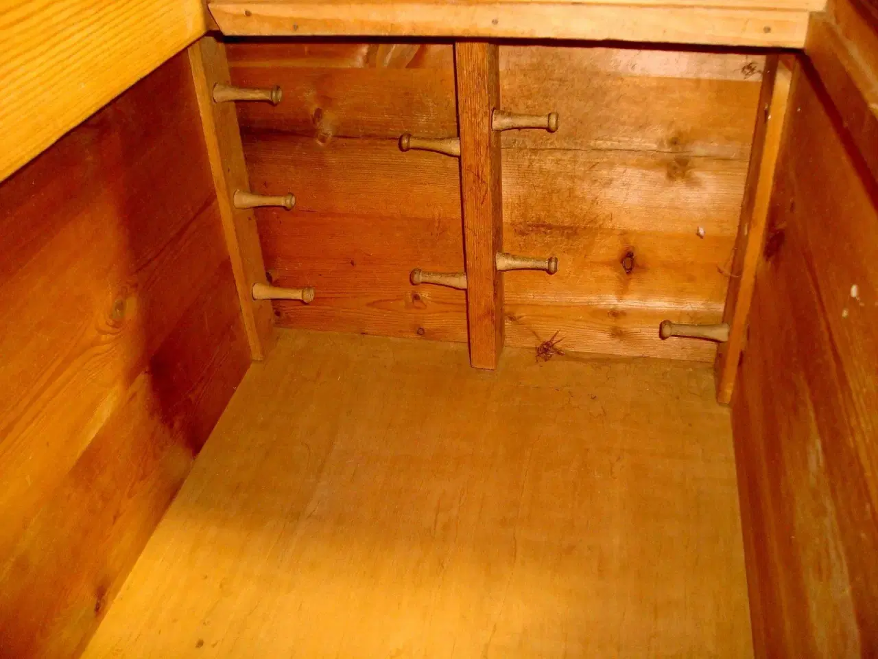 Billede 4 - SÆLGES ! Dobbelt-låget klædeskab