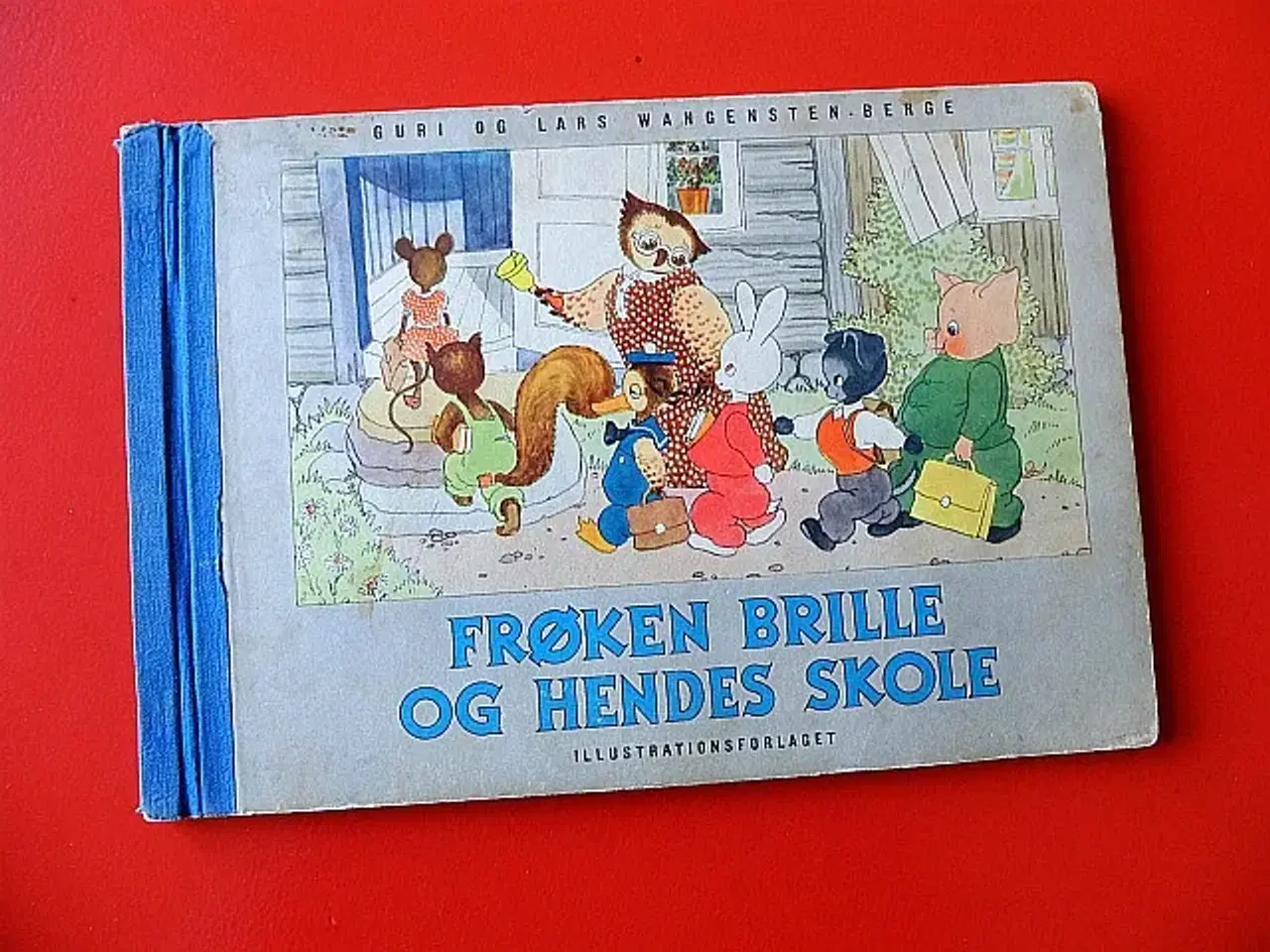 Billede 1 - Frøken Brille og hendes skole