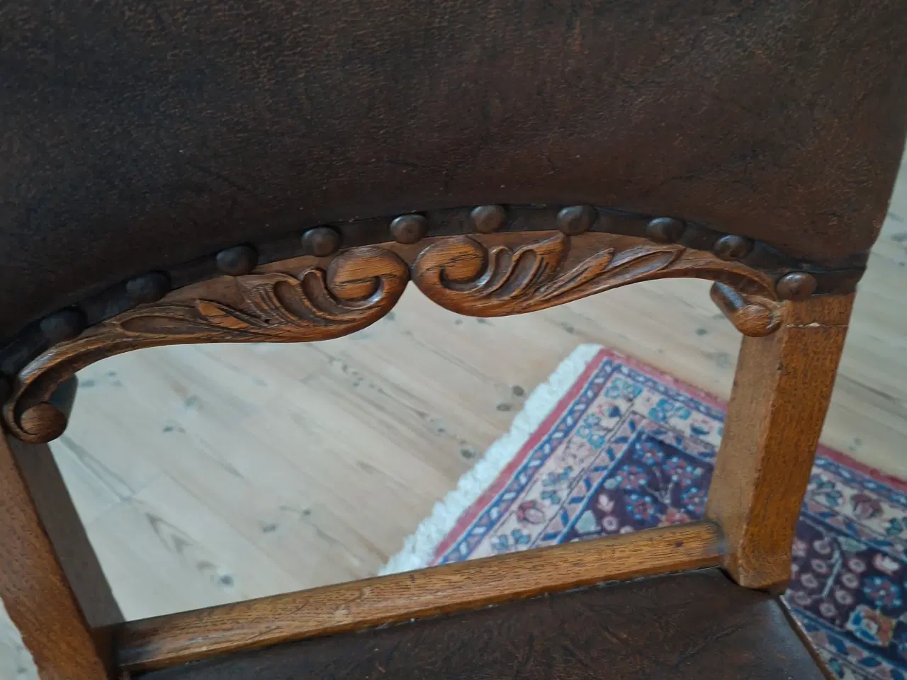 Billede 3 - Antikke spisebordsstole med bøffellædersæder