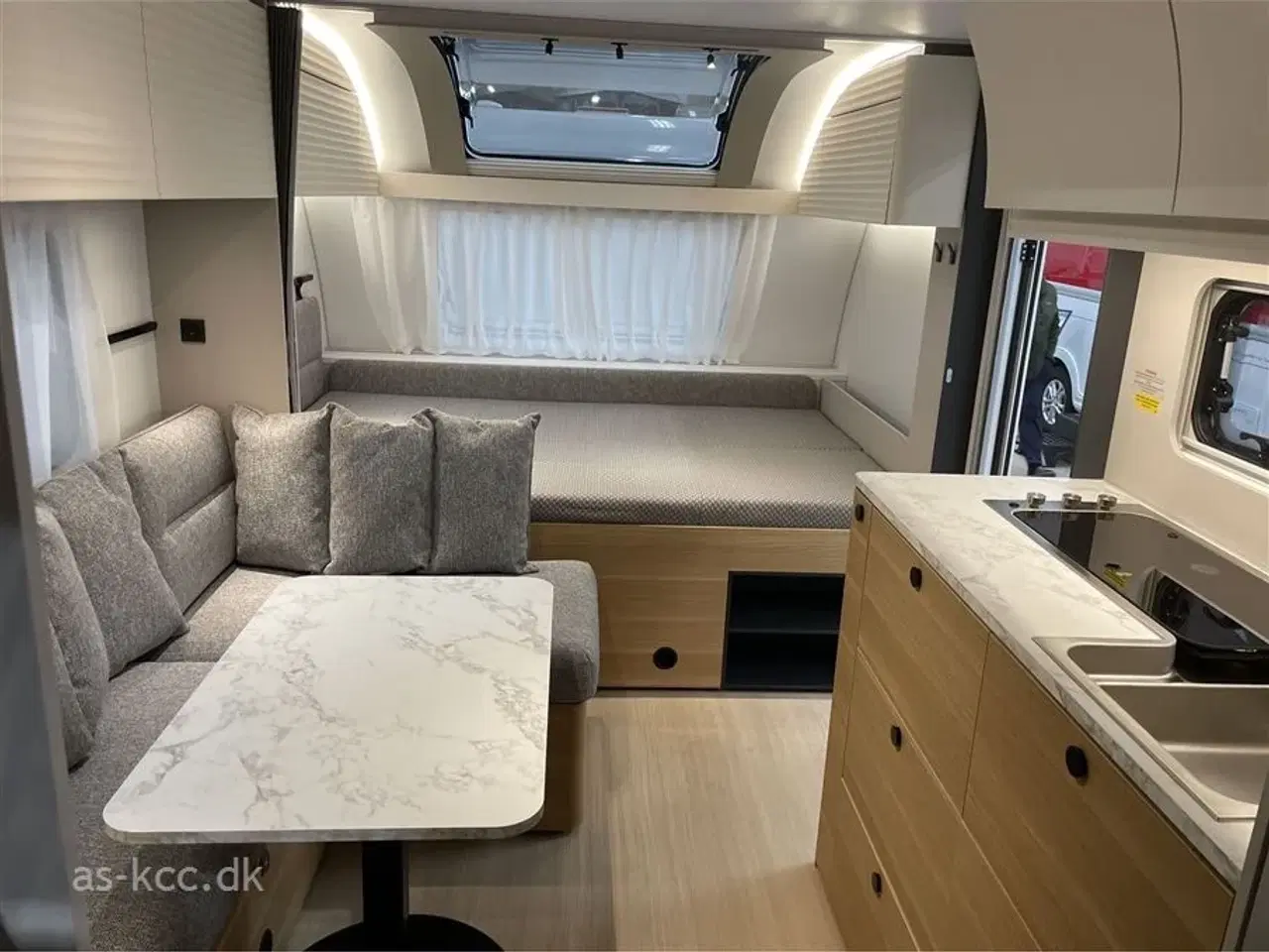 Billede 9 - 2026 - Adria Adora 573 PT   Adria Adora 573 PT Nyhed årg. 2026  6/7 sovepladser. 2000 kg totalvægt kan vejes ned.