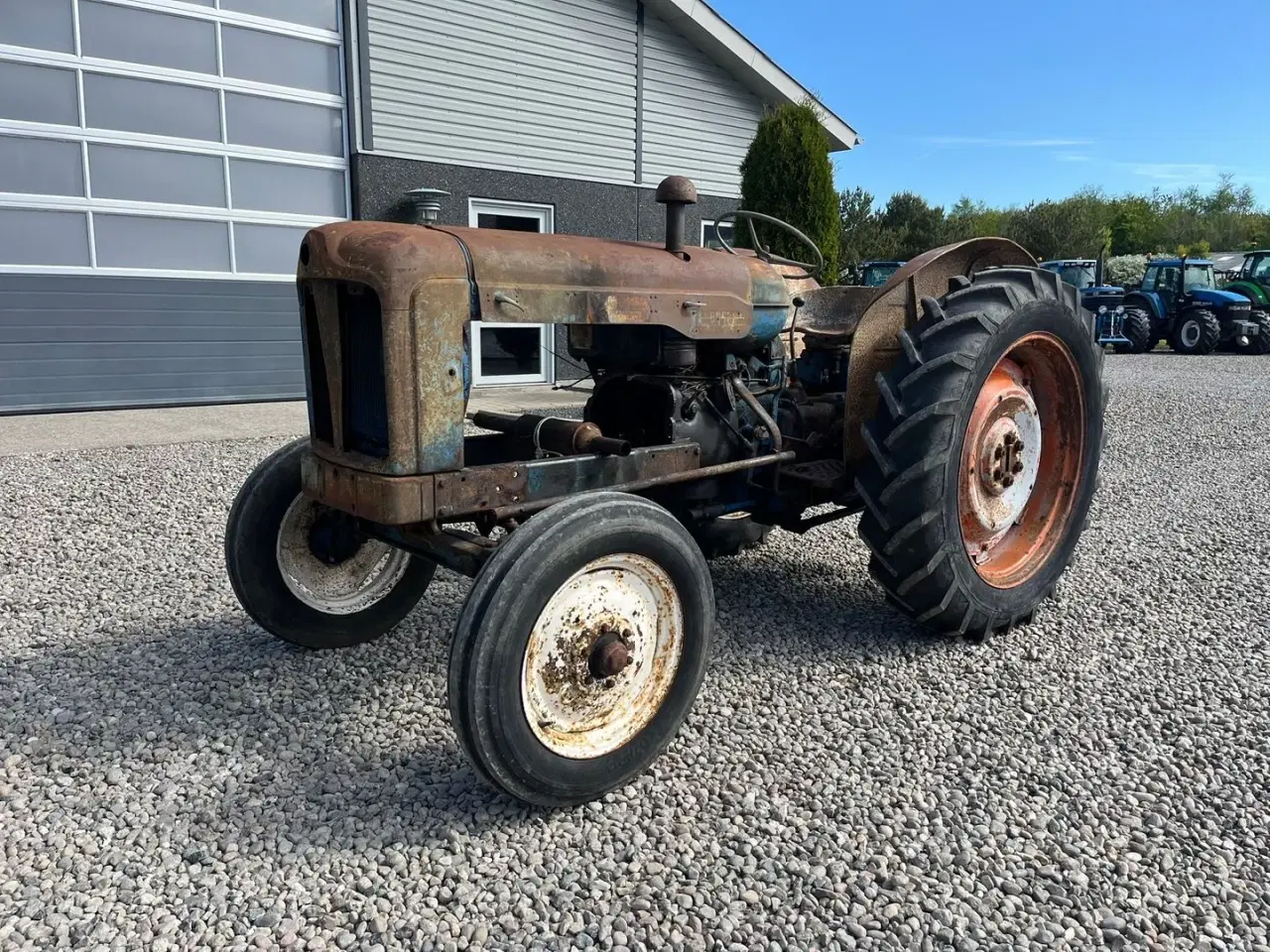 Billede 3 - Fordson Major Motoren mangler, men mange god dele.
