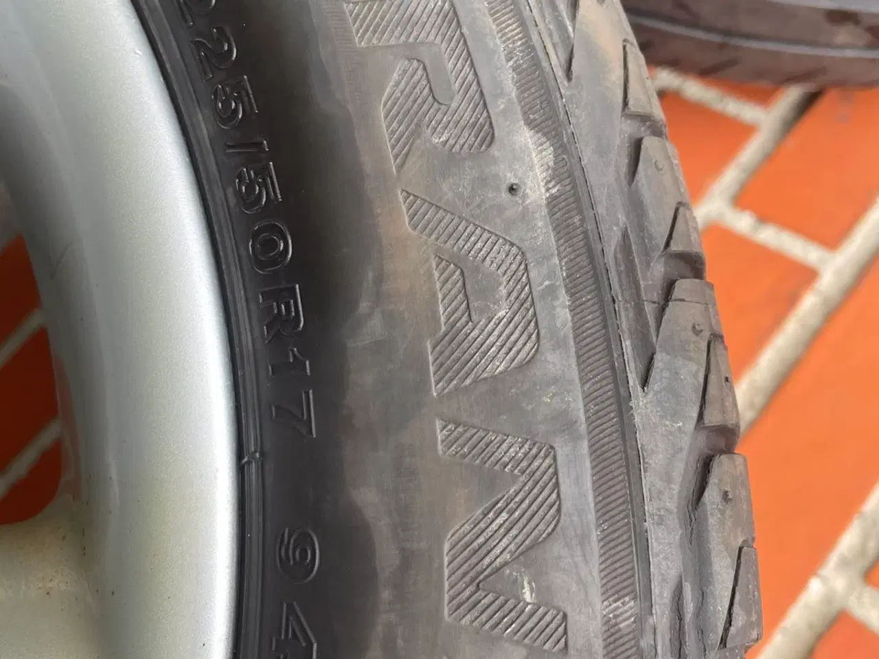 Billede 7 - 17 Originale Nissan Aluhjul med sommerdæk