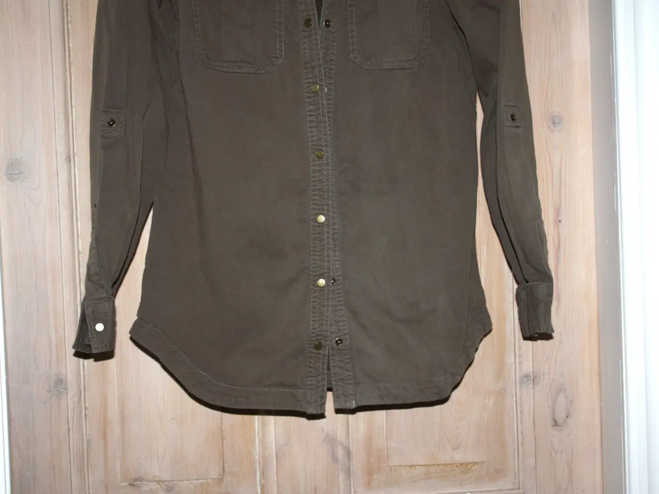 Billede 2 - Skjorte Only str. 38 olivengrøn