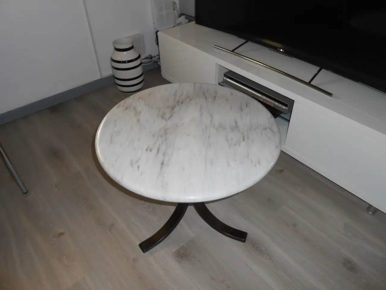 Billede 3 - Flot Hjørne/lampebord med marmor plade