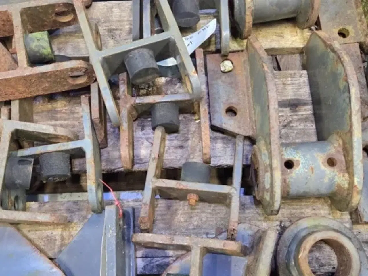 Billede 19 - New Holland B115C Dele til Pallegafler 87310374
