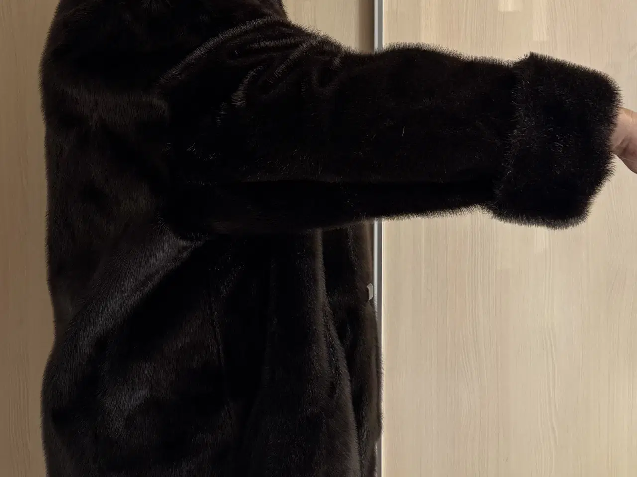 Billede 5 - Flot jakke i grønlandsk sælskind