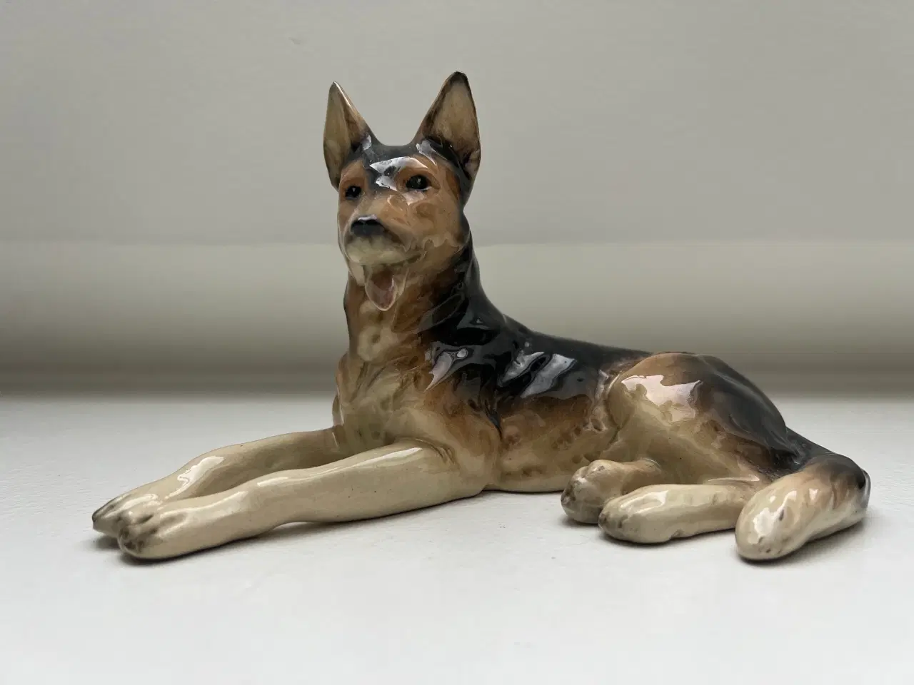 Billede 1 - Schæferhund i porcelæn - Tysk