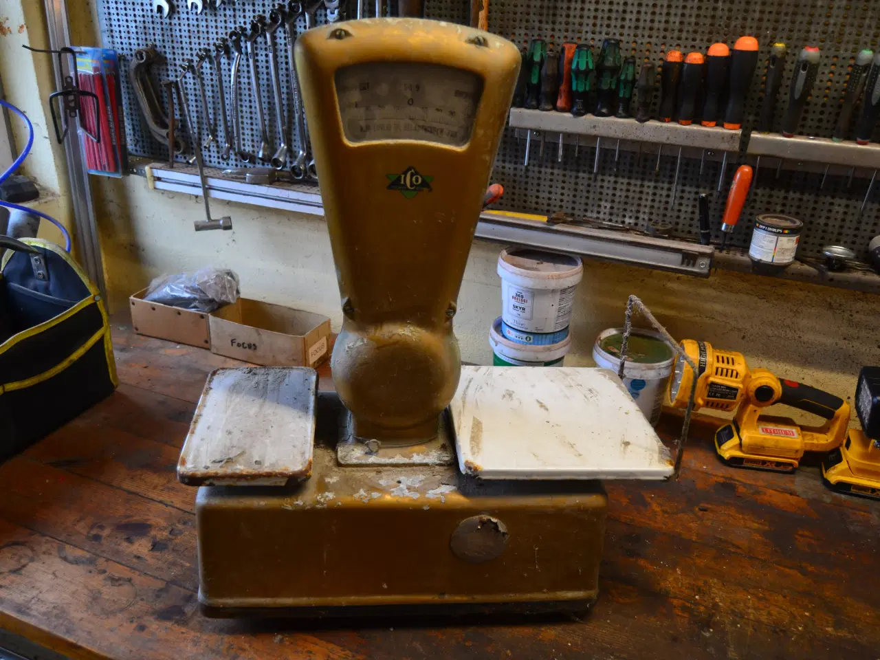 Billede 1 - Købmandsvægt med meget patina