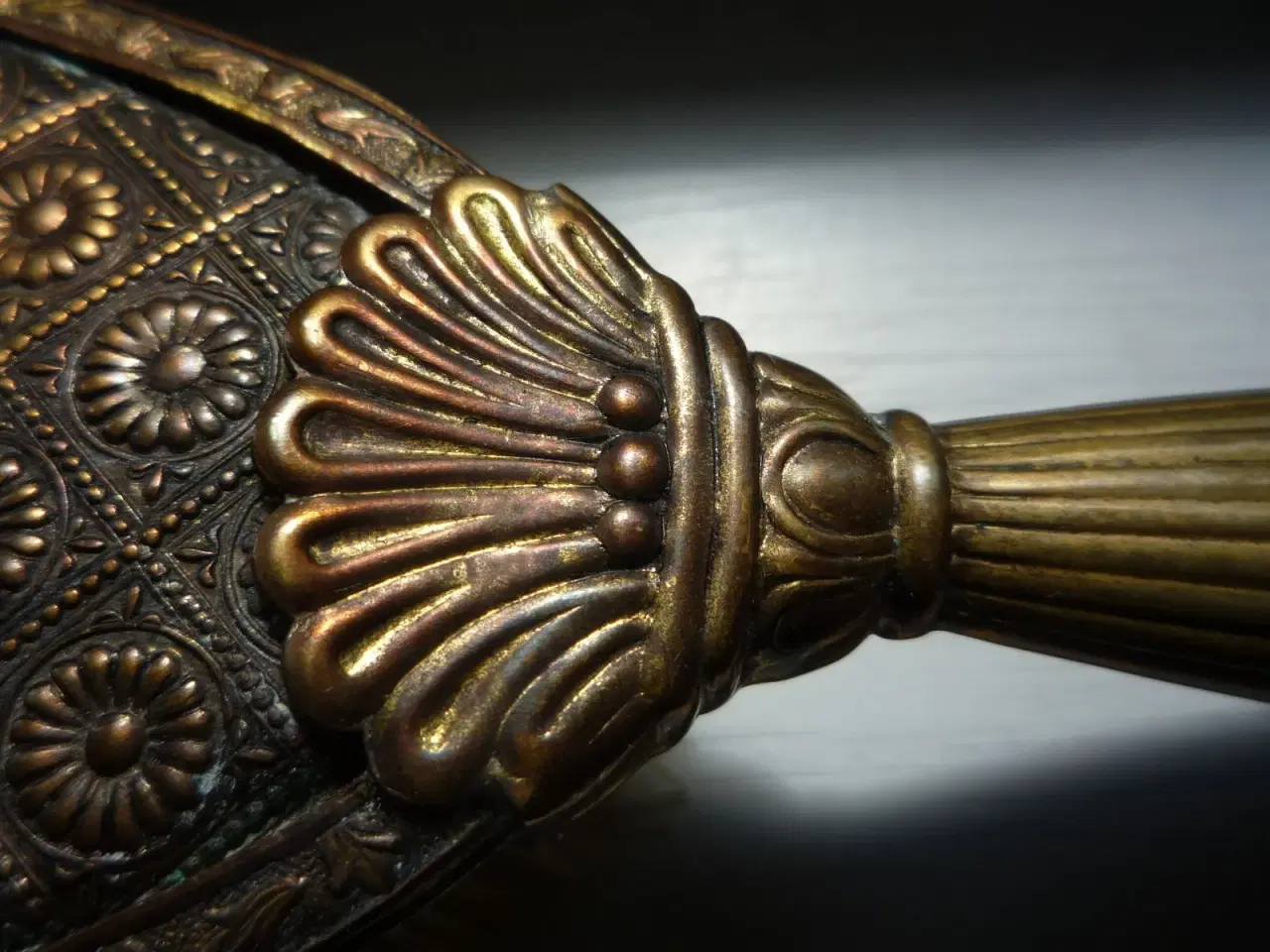 Billede 5 - Smuk antik hårbørste i bronze