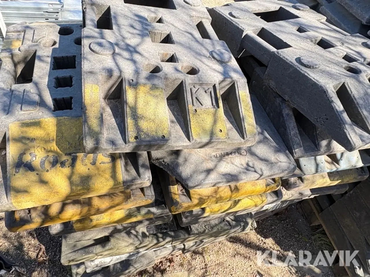 Billede 6 - Skiltefødder Nissen K1 og Klemfix 120 styk assorteret