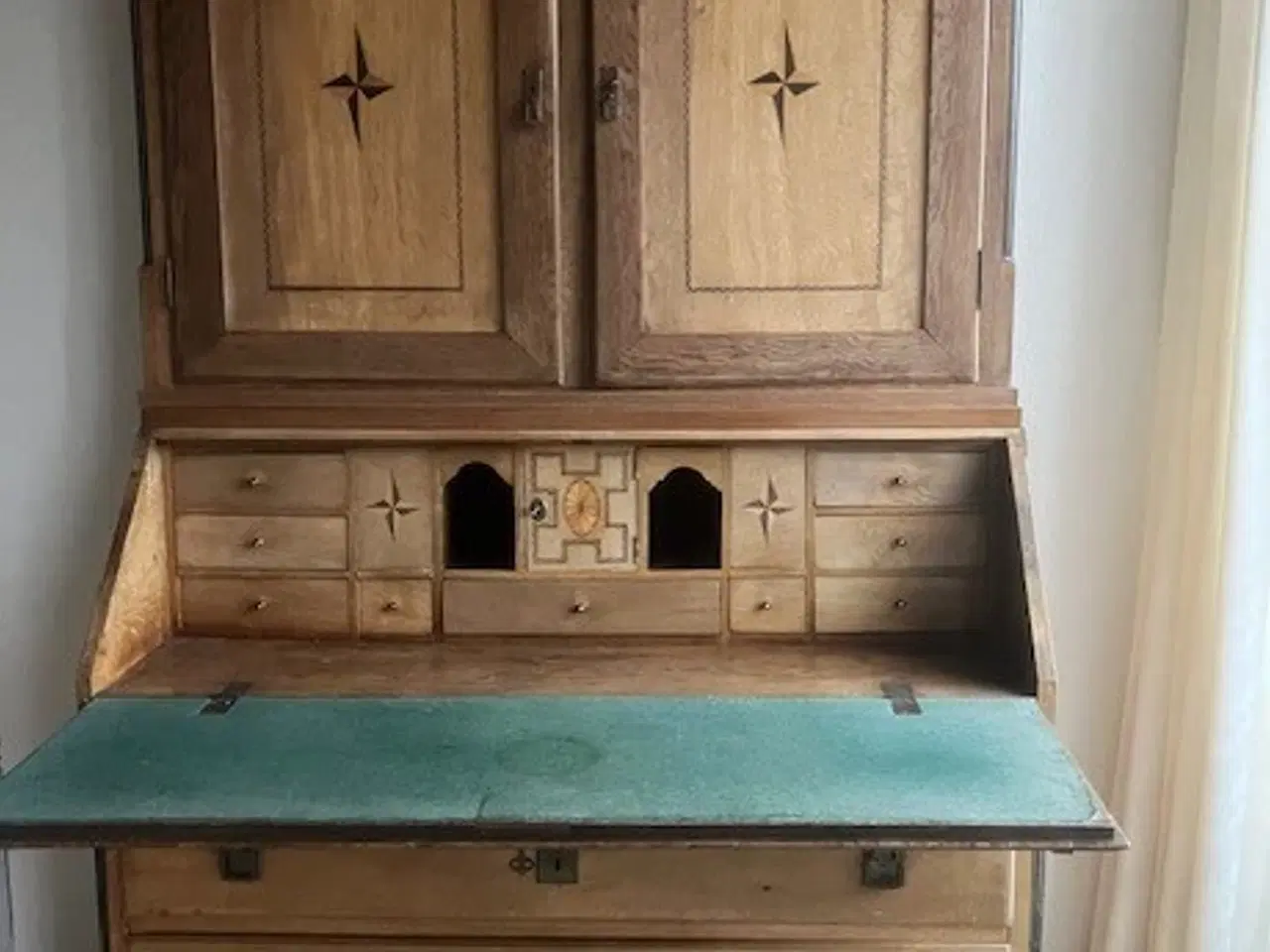 Billede 1 - Flot, gammelt chatol i egetræ