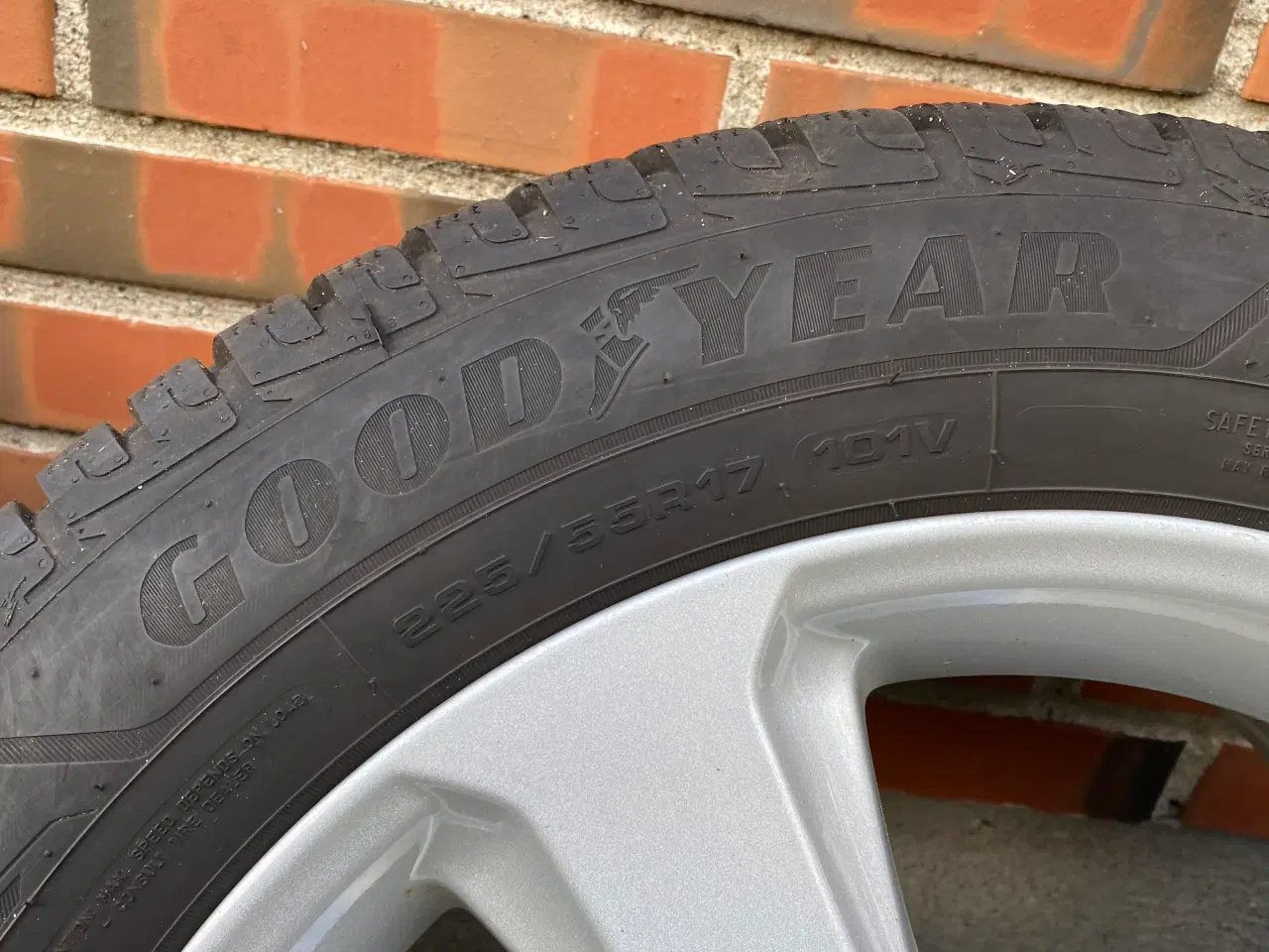 Billede 2 - Vinterdæk på originale ford alufælge