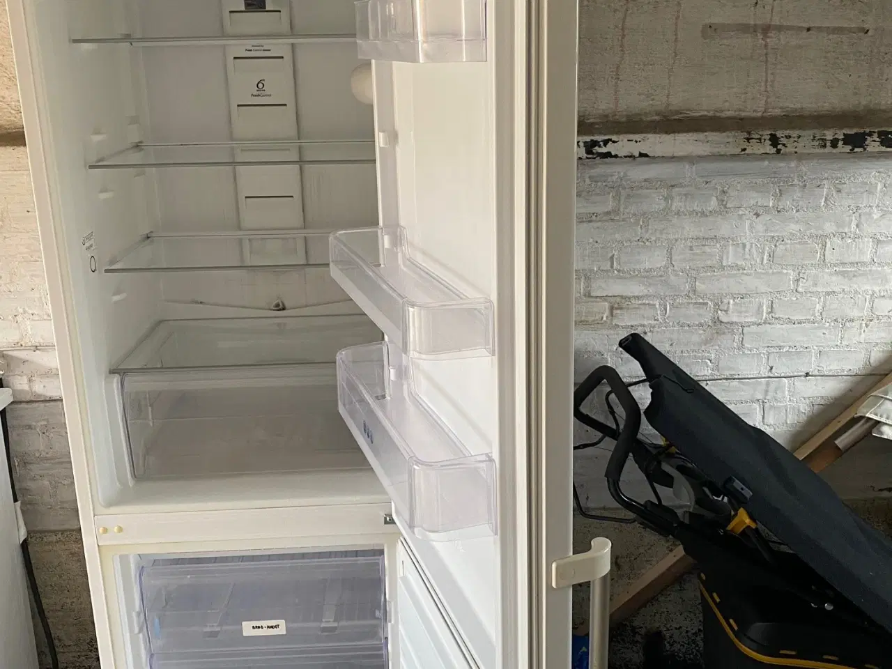 Billede 2 - Pænt køle-fryseskab med masser af plads.