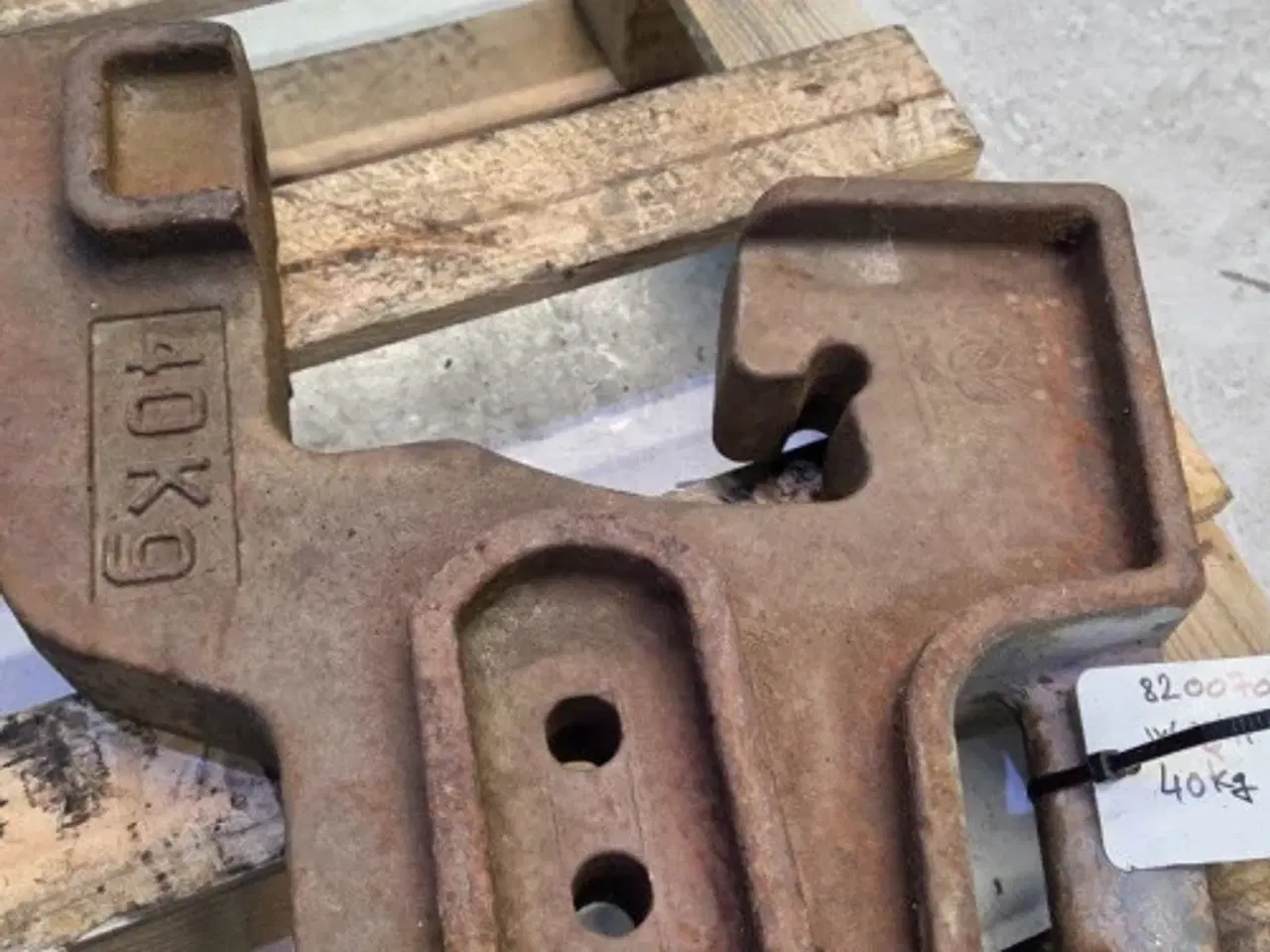 Billede 10 - New Holland 8210 Frontvægt 82007009