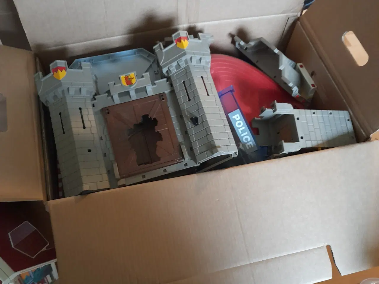 Billede 2 - flytte kasse med playmobil