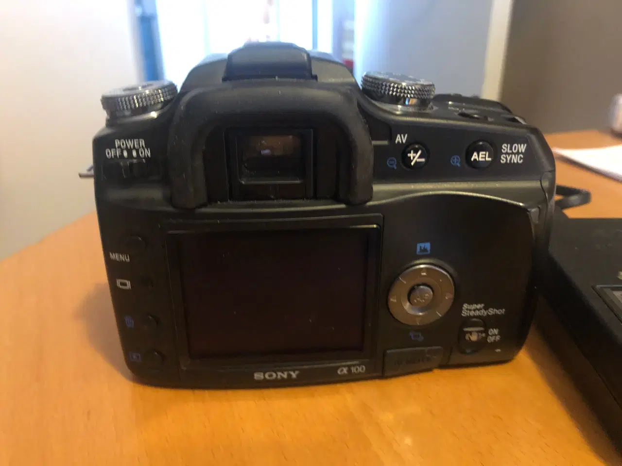 Billede 2 - Jeg sælger hermed dette Sony DSLR-A100K kamerahus