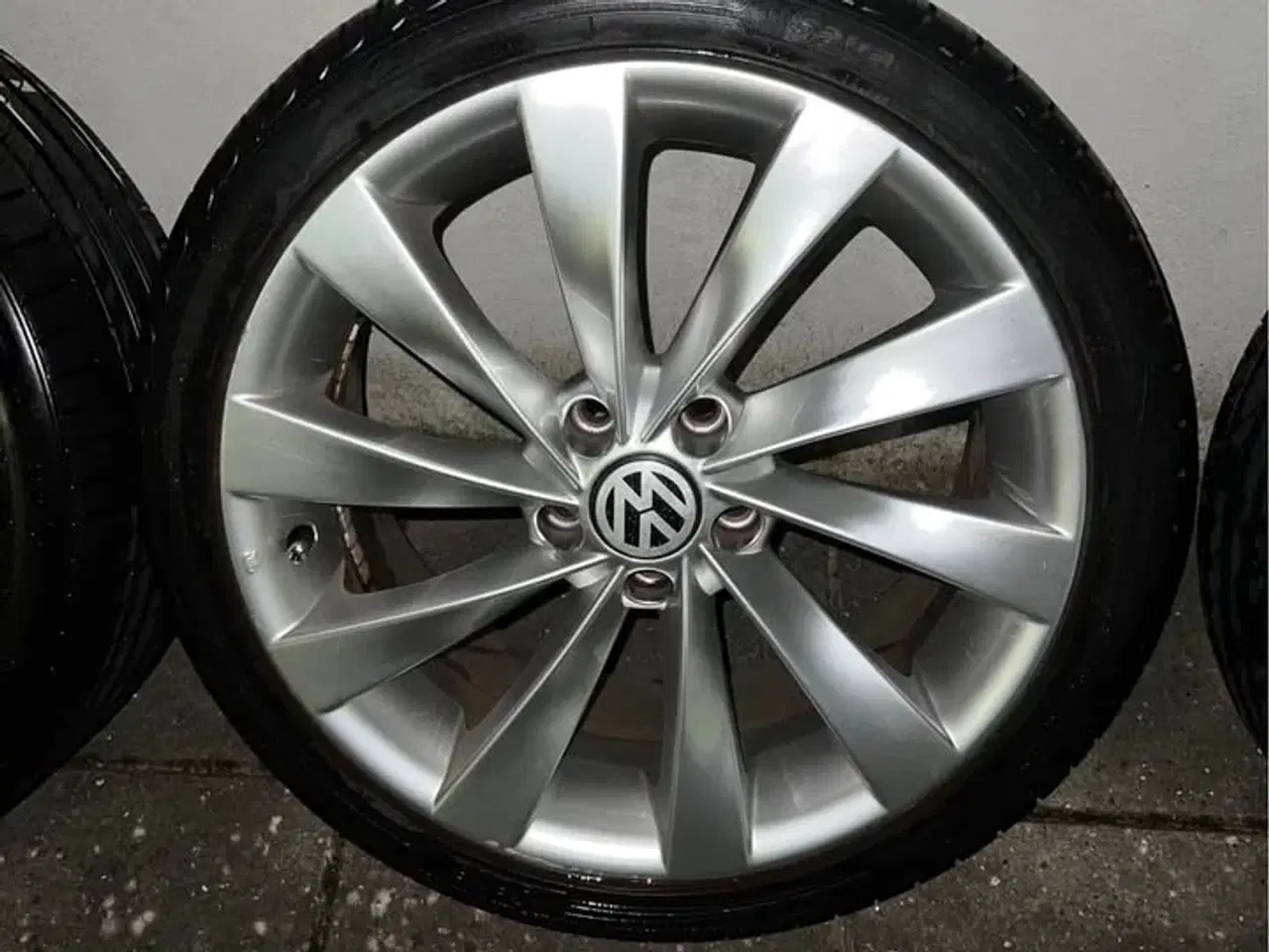 Billede 6 - VW Alufælge med sommerdæk – 18" – Sava Intensa UHP