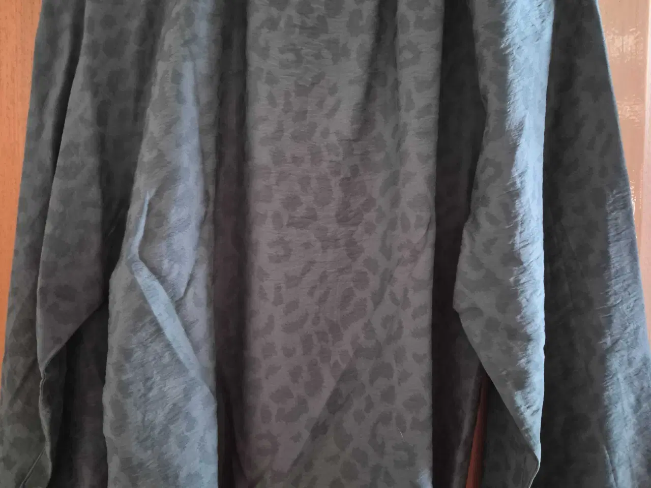 Billede 2 - Pæn object bluse 