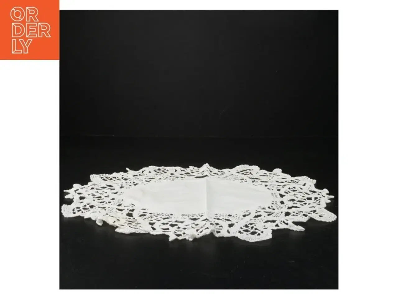Billede 2 - Dekorativ pyntedug (str. 38 x 31 cm)