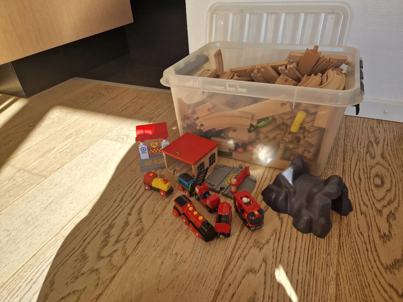 Billede 1 - Stor kasse Brio tog