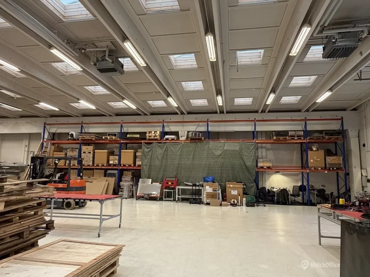 Billede 3 - 813 m² højloftet lagerhal med mulighed for kontor fra 297—1.280 m²
