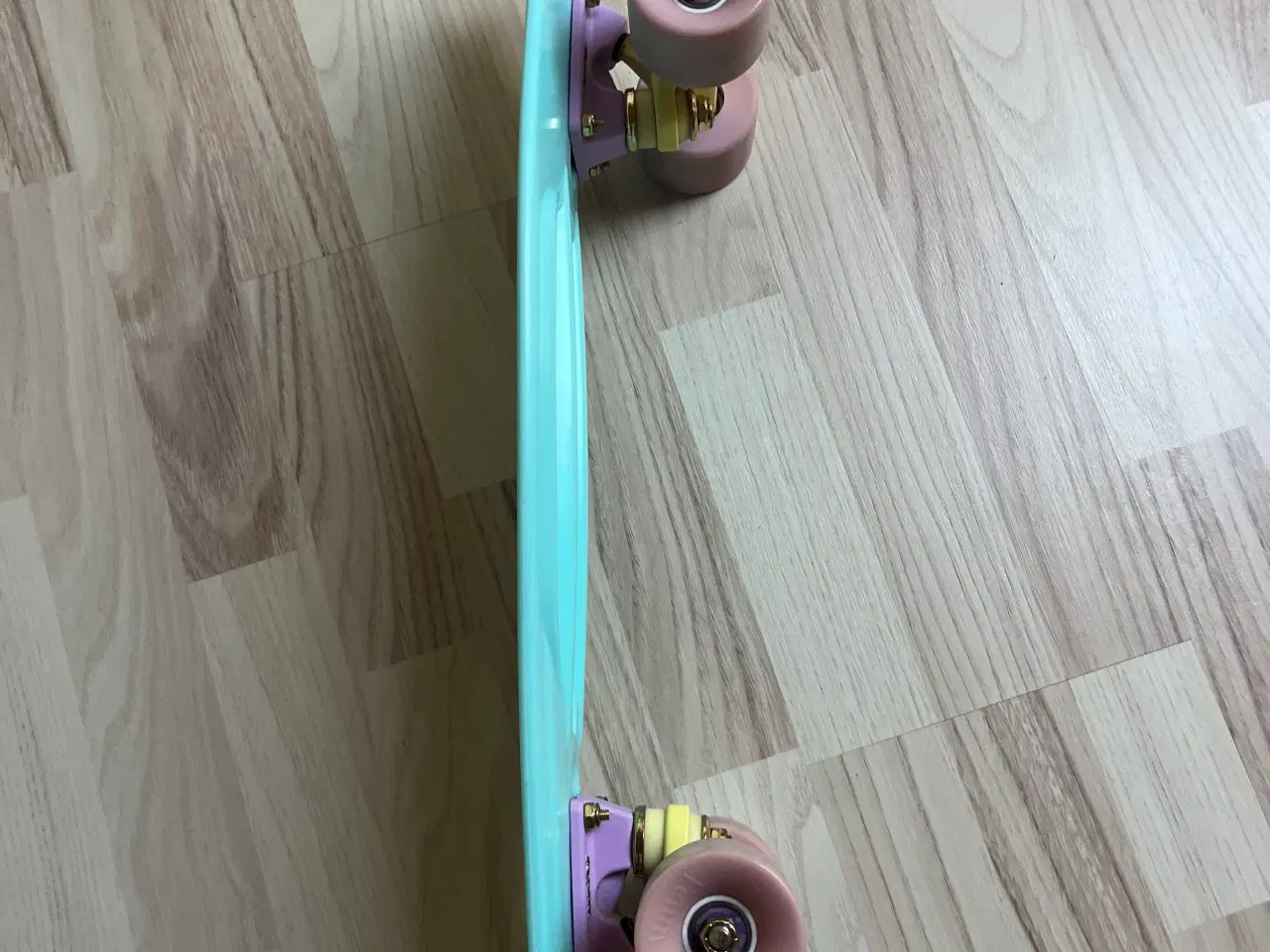 Billede 2 - Næsten ny Penny skateboard 