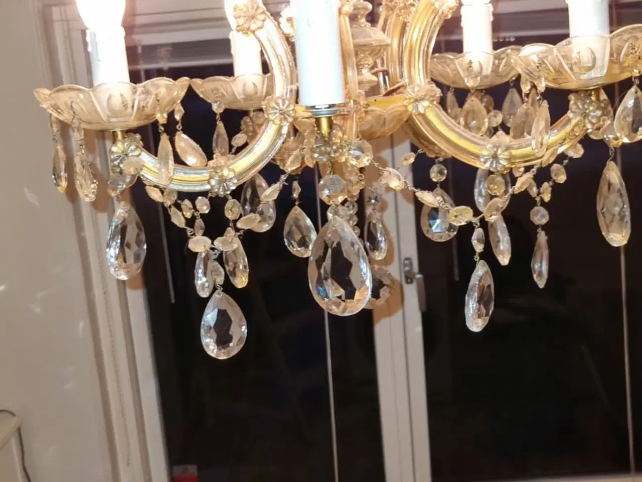 Billede 2 - Krystal lysekrone med 5 arme. Der er ledning i lys