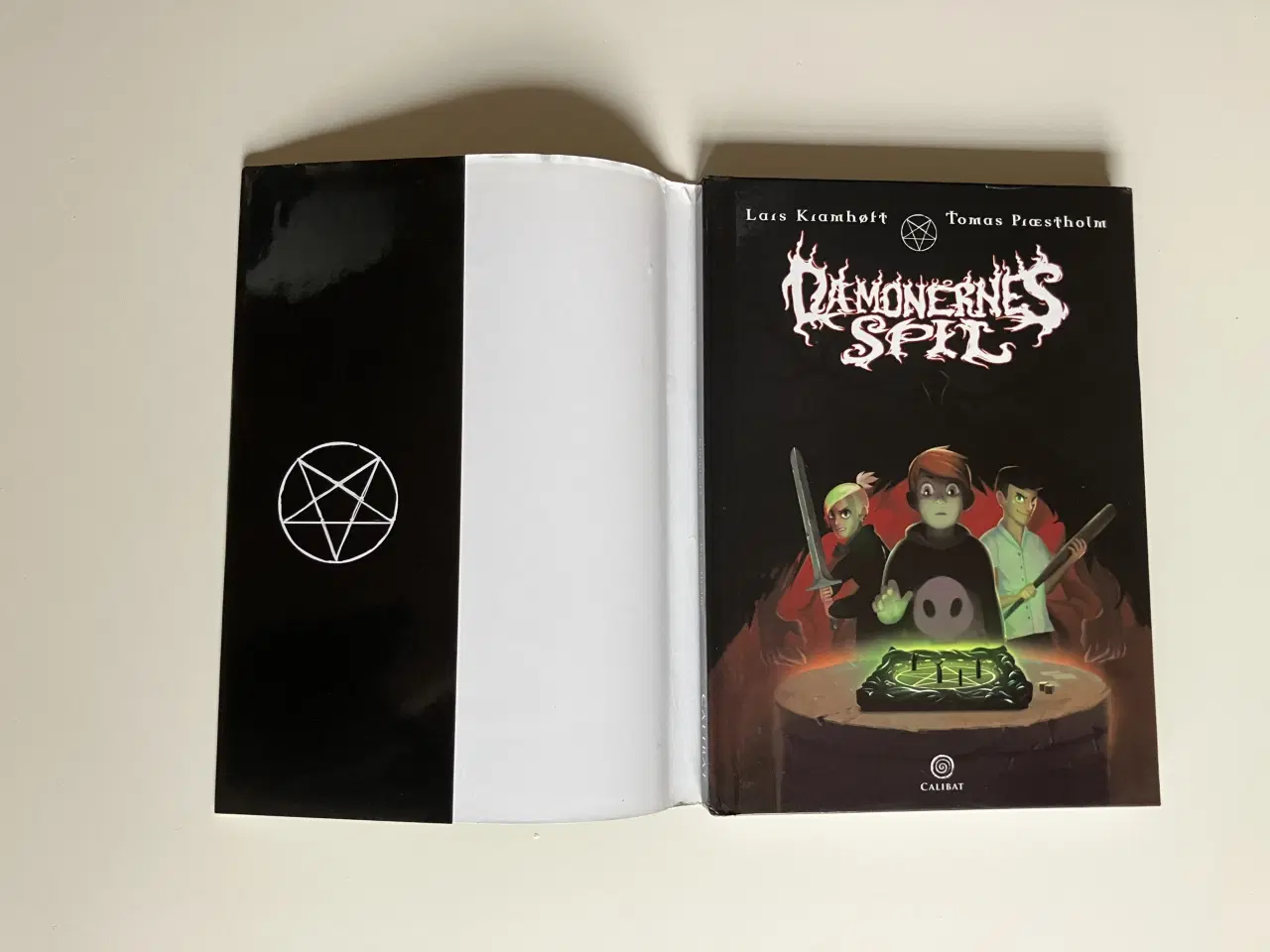 Billede 3 - Dæmonernes spil. Af Lars Kramhøft