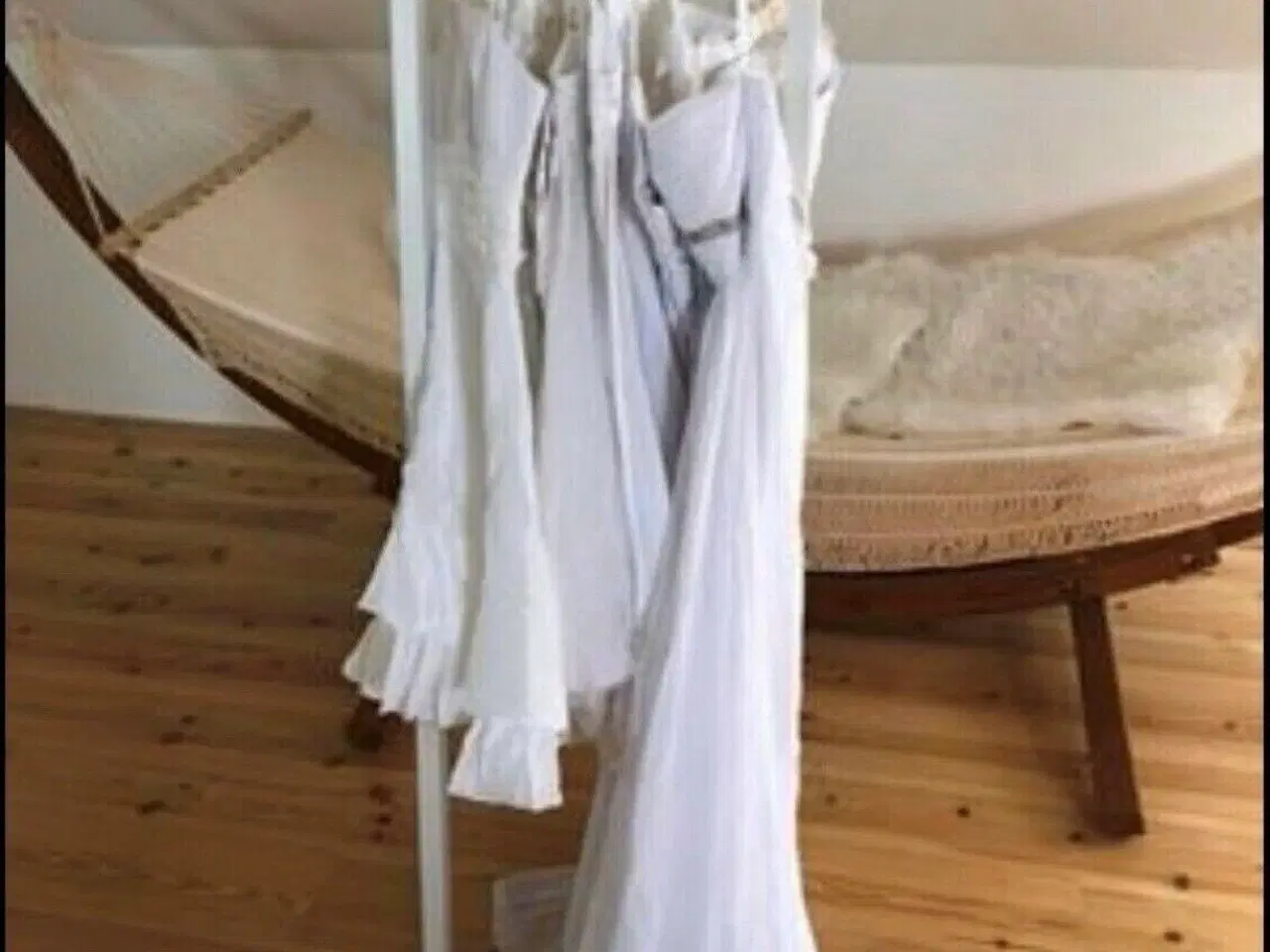 Billede 2 - Parti konfirmationskjoler 31 stk