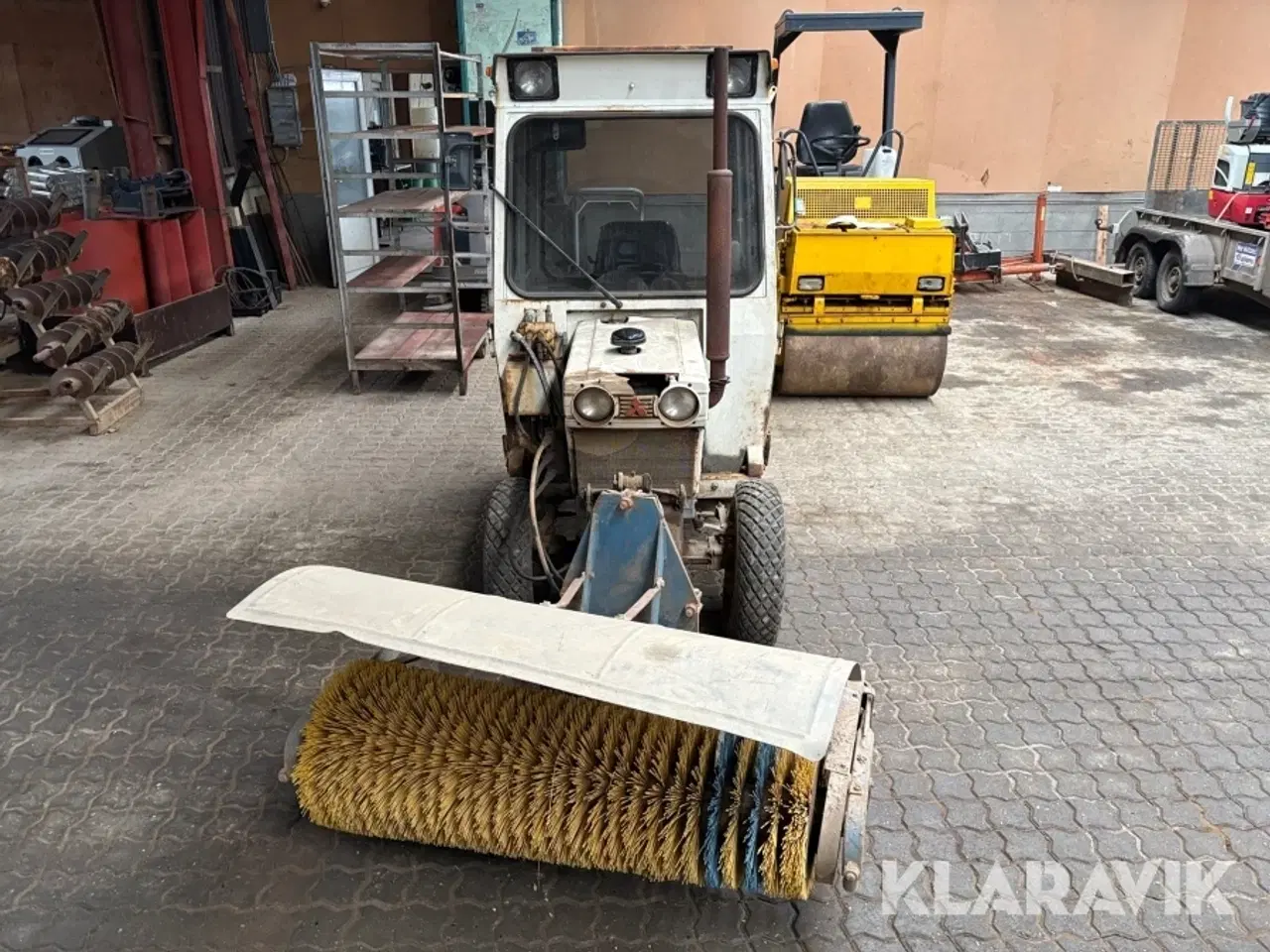 Billede 8 - Veterantraktor Mitsubishi MT460D med fejemaskine