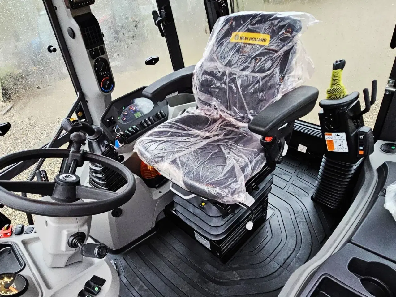 Billede 12 - New Holland B115D / FABRIKSNY - 2025 / teleskoparm / multifunktionsskovl