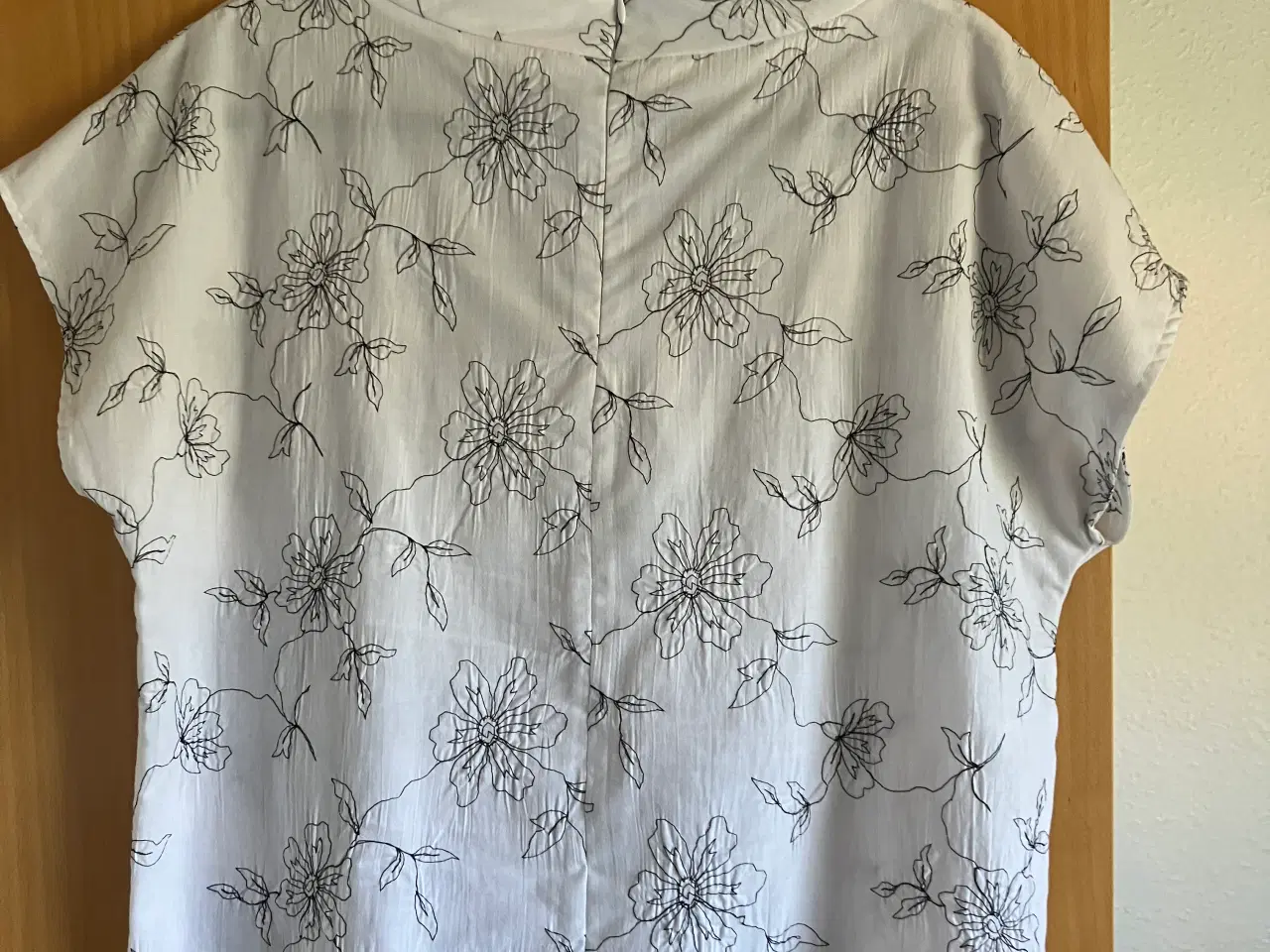 Billede 2 - Meget fin bluse fra Mongul i str L 98% bomuld 2% 