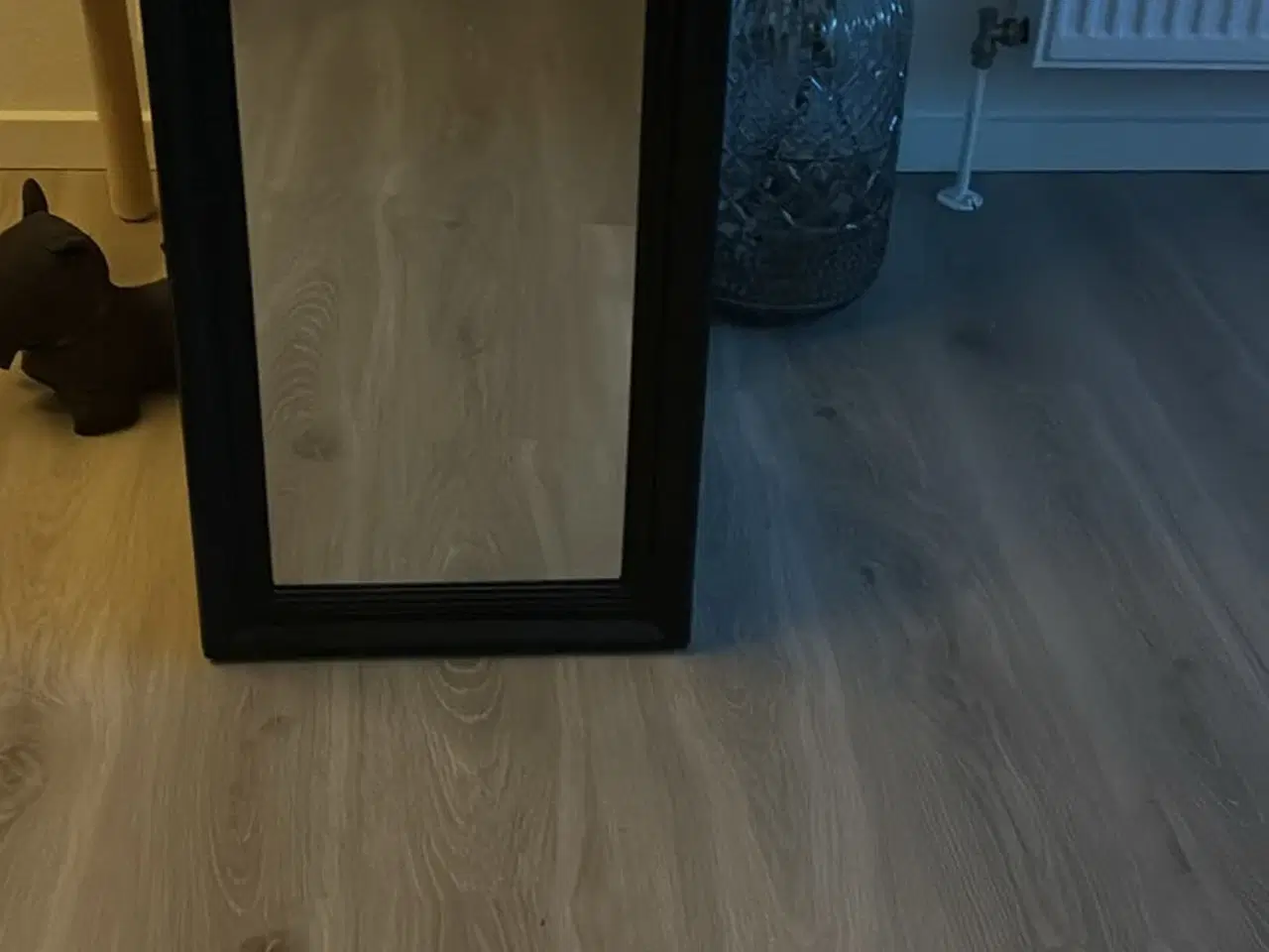 Billede 2 - Aflangt spejl på væggen der