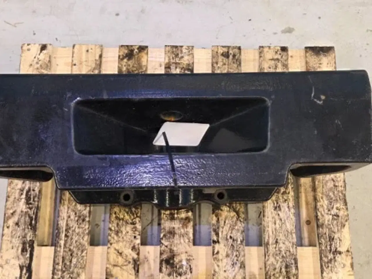 Billede 4 - Case Farmall 115C Frontvægt Holder 84313805