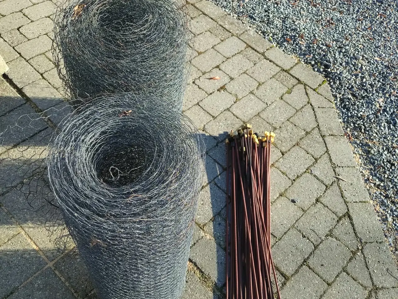 Billede 1 - Hønsenet og hegnspæle